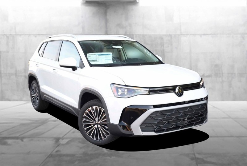 Volkswagen Taos Vehicle Image 02