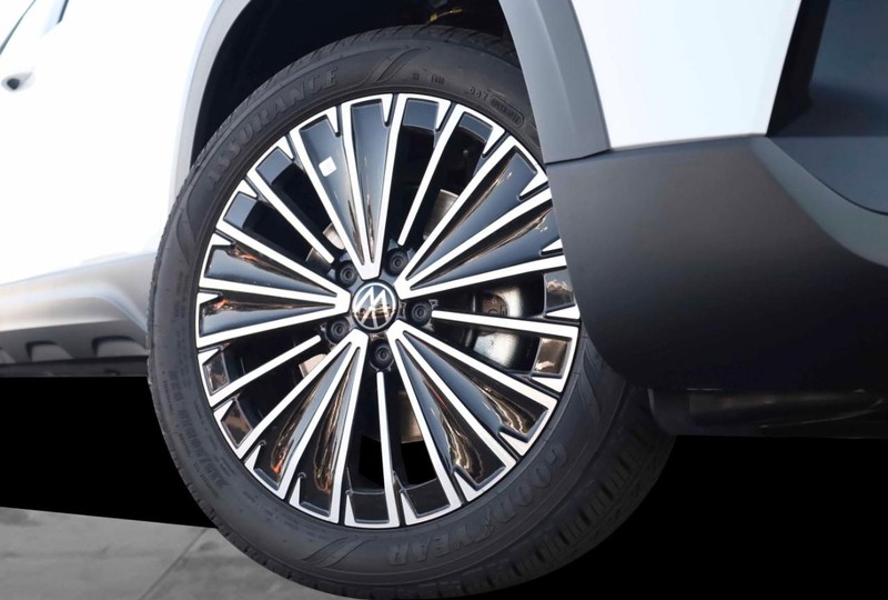 Volkswagen Taos Vehicle Image 03