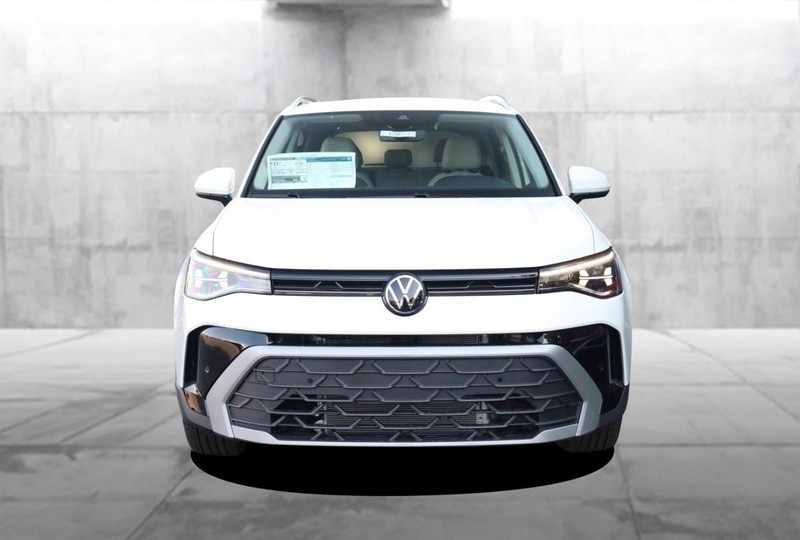 Volkswagen Taos Vehicle Image 04