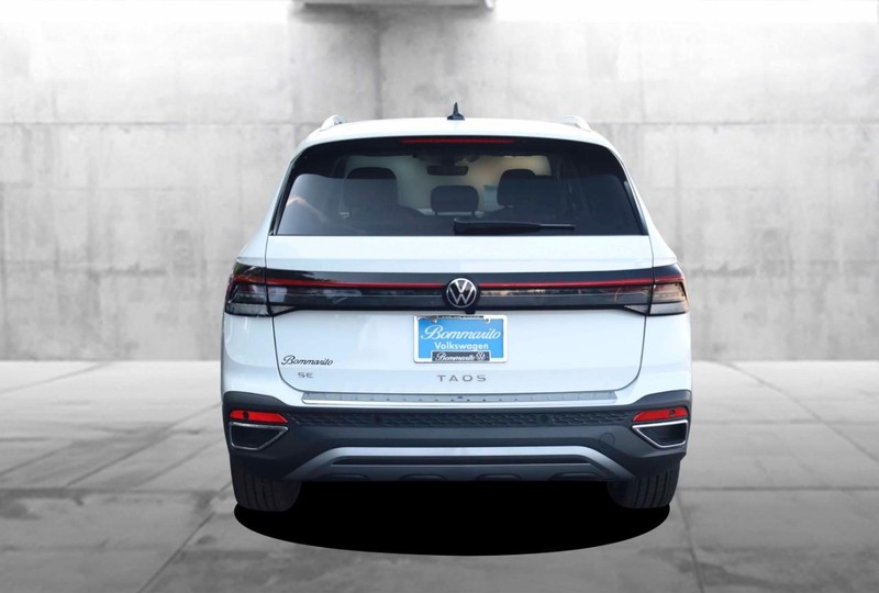 Volkswagen Taos Vehicle Image 06