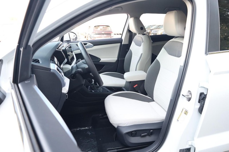 Volkswagen Taos Vehicle Image 08