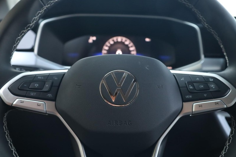 Volkswagen Taos Vehicle Image 09