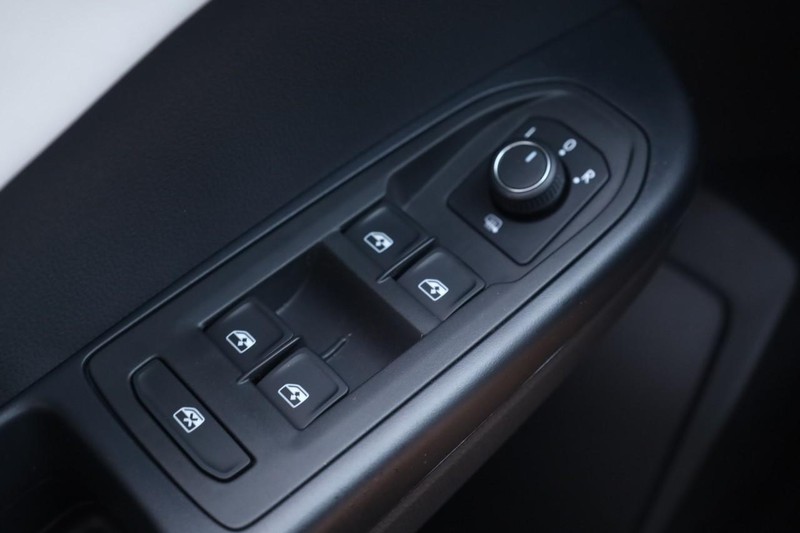 Volkswagen Taos Vehicle Image 17