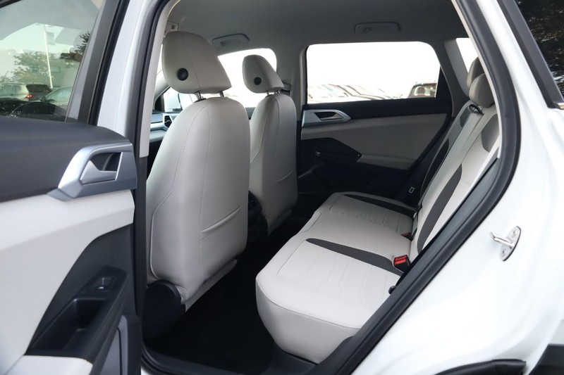 Volkswagen Taos Vehicle Image 20