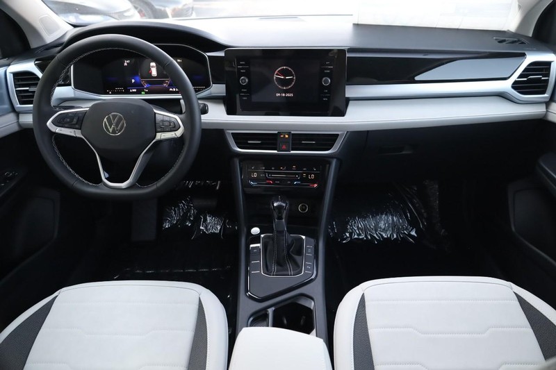 Volkswagen Taos Vehicle Image 21