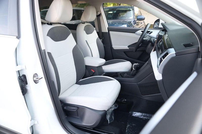 Volkswagen Taos Vehicle Image 23