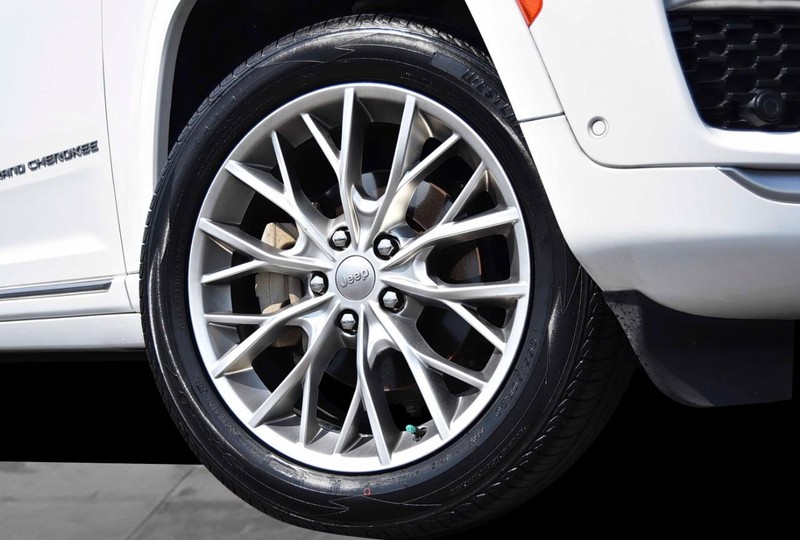 Jeep Grand Cherokee Vehicle Image 03