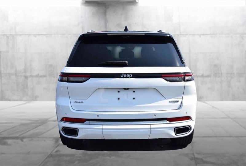 Jeep Grand Cherokee Vehicle Image 06