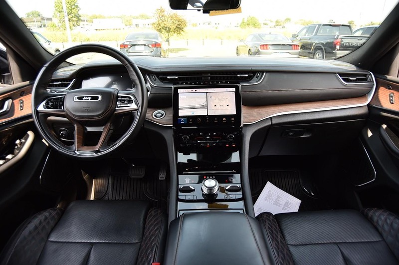 Jeep Grand Cherokee Vehicle Image 07