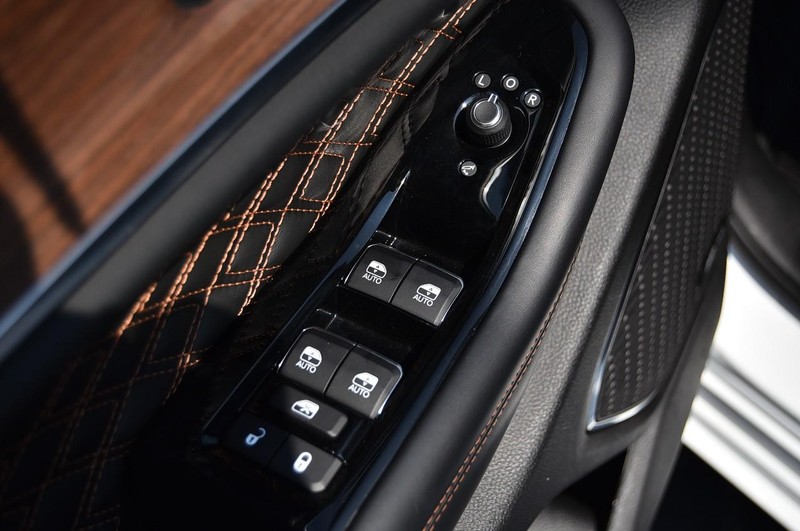 Jeep Grand Cherokee Vehicle Image 08