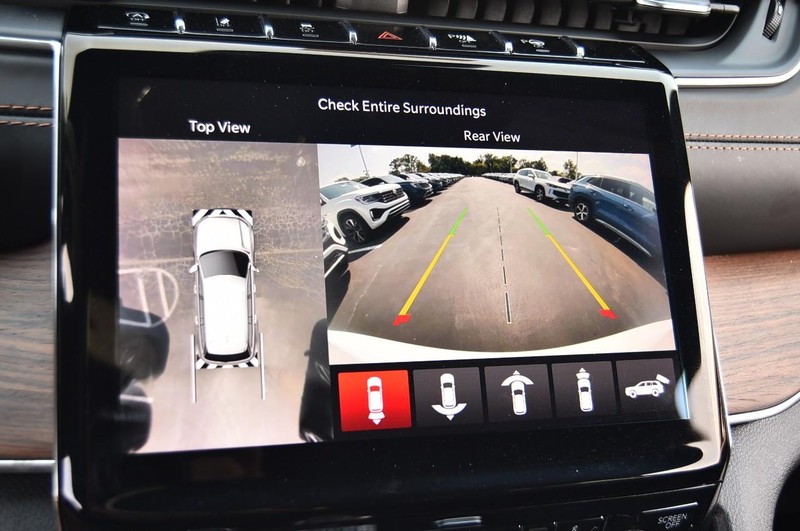 Jeep Grand Cherokee Vehicle Image 14