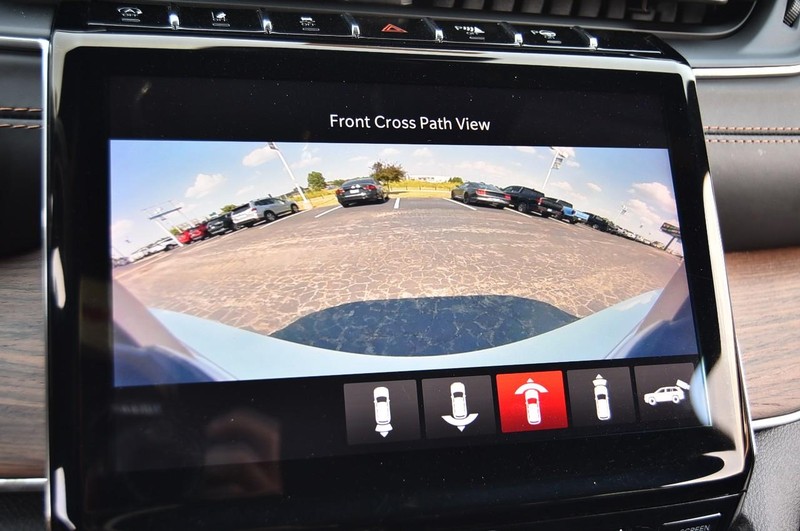 Jeep Grand Cherokee Vehicle Image 16