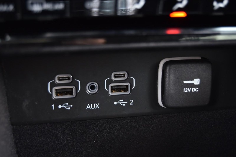 Jeep Grand Cherokee Vehicle Image 21