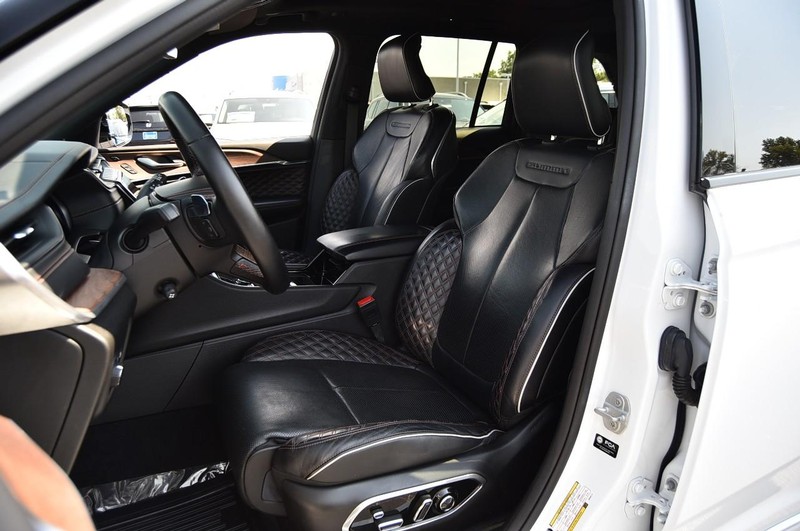 Jeep Grand Cherokee Vehicle Image 25