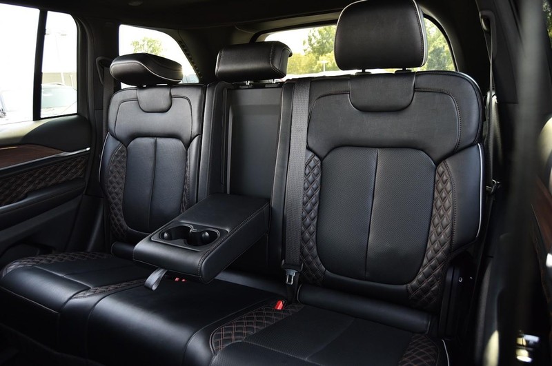 Jeep Grand Cherokee Vehicle Image 28