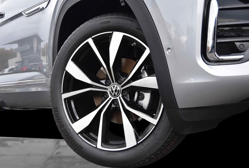 Volkswagen Atlas Cross Sport Vehicle Image 03