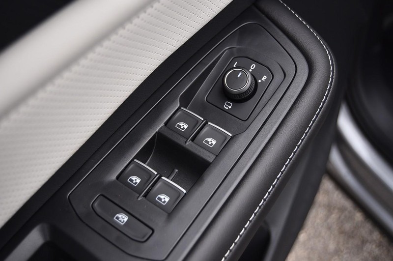 Volkswagen Atlas Cross Sport Vehicle Image 08