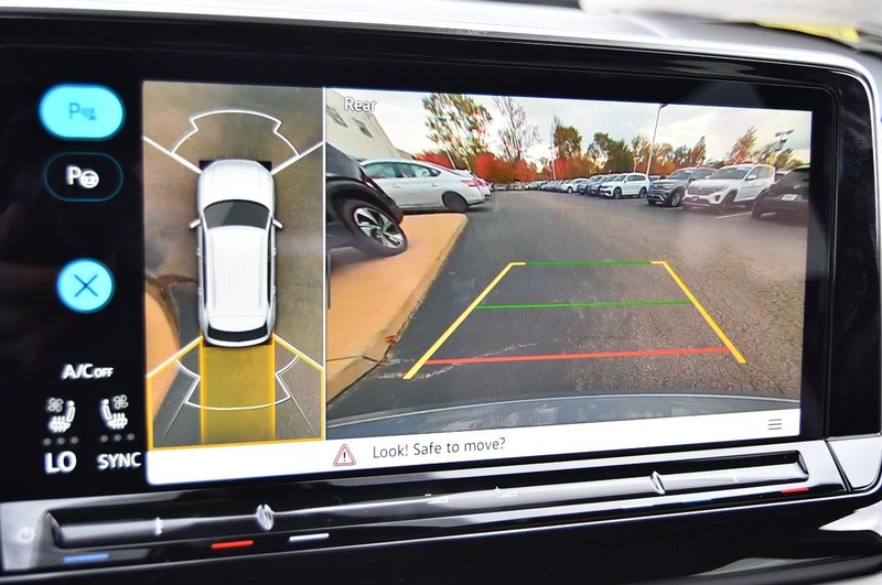 Volkswagen Atlas Cross Sport Vehicle Image 13