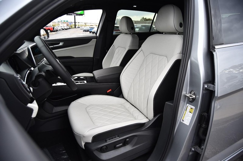 Volkswagen Atlas Cross Sport Vehicle Image 19