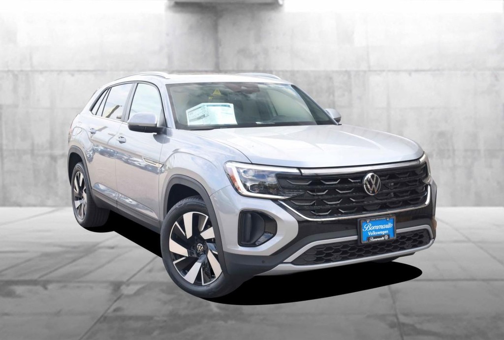 Volkswagen Atlas Cross Sport Vehicle Full-screen Gallery Image 2