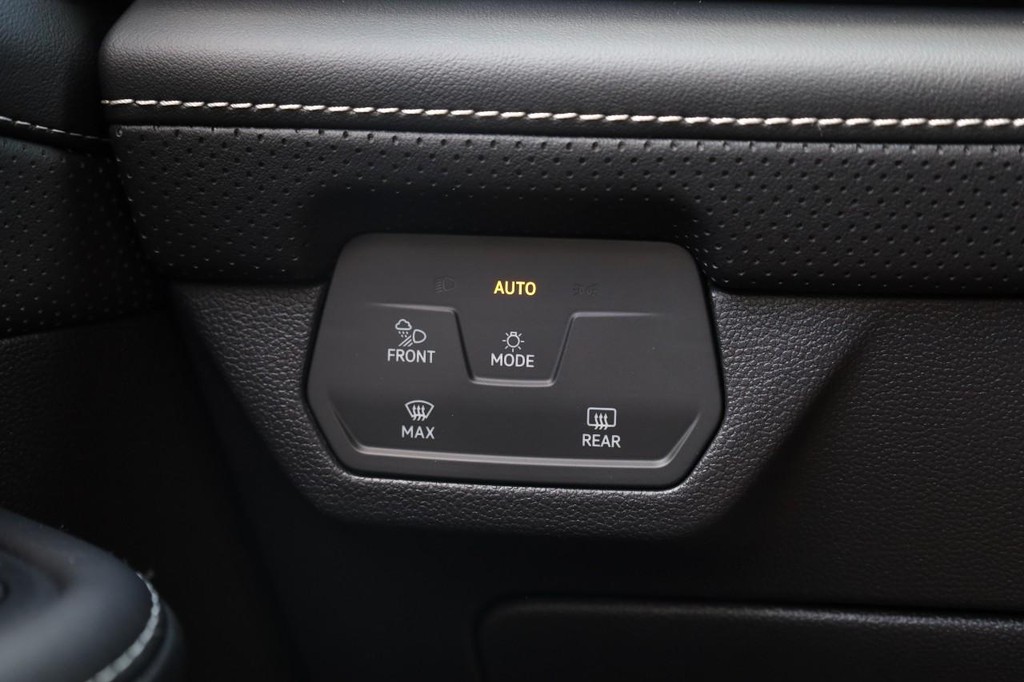 Volkswagen Atlas Cross Sport Vehicle Full-screen Gallery Image 20