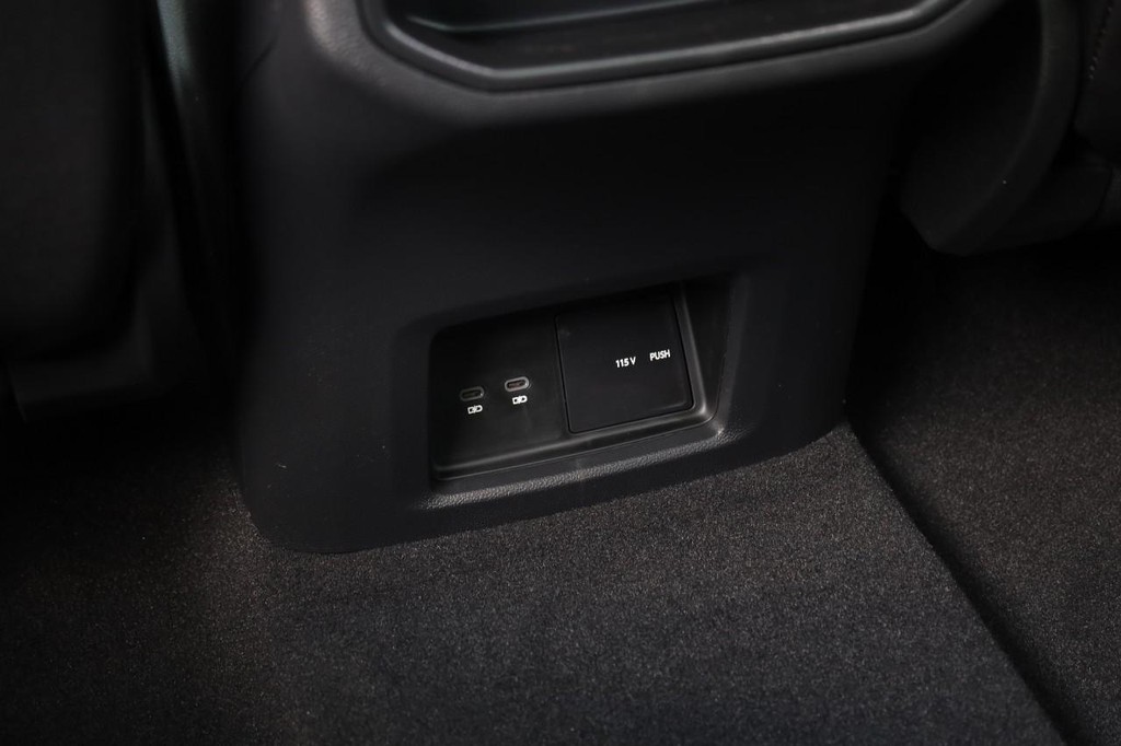 Volkswagen Atlas Cross Sport Vehicle Full-screen Gallery Image 23