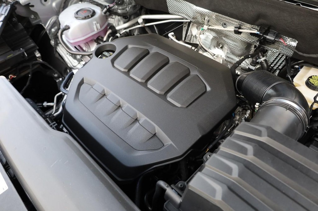 Volkswagen Atlas Cross Sport Vehicle Full-screen Gallery Image 28