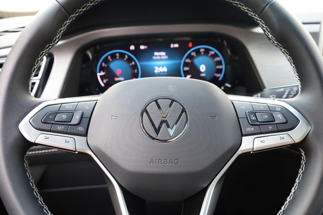 Volkswagen Atlas Cross Sport Vehicle Image 11