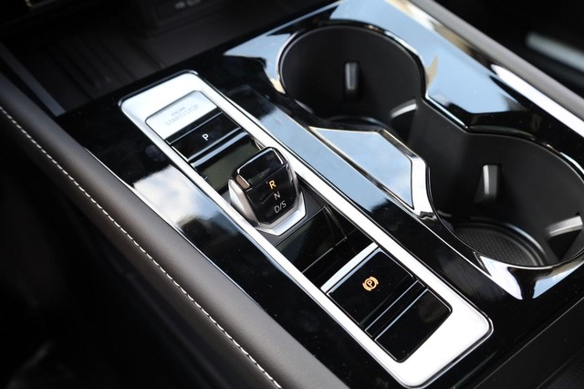 Volkswagen Atlas Cross Sport Vehicle Image 17