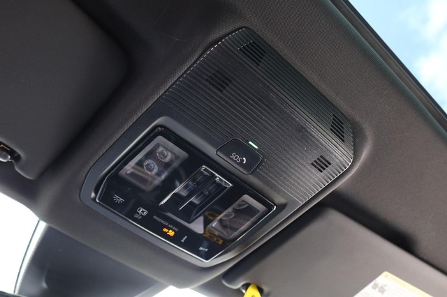 Volkswagen Atlas Cross Sport Vehicle Image 18