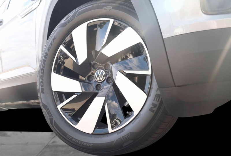 Volkswagen Atlas Cross Sport Vehicle Image 03