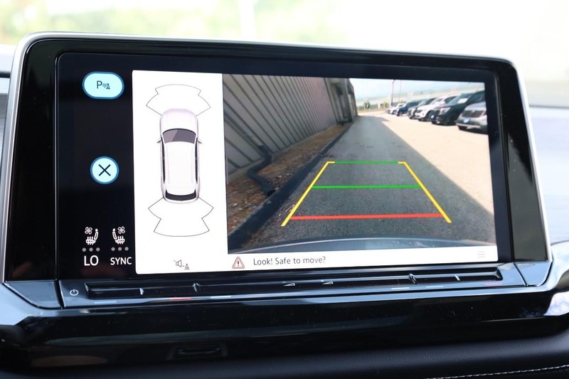 Volkswagen Atlas Cross Sport Vehicle Image 14