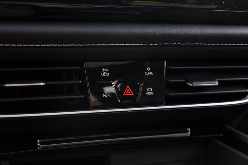 Volkswagen Atlas Cross Sport Vehicle Image 15