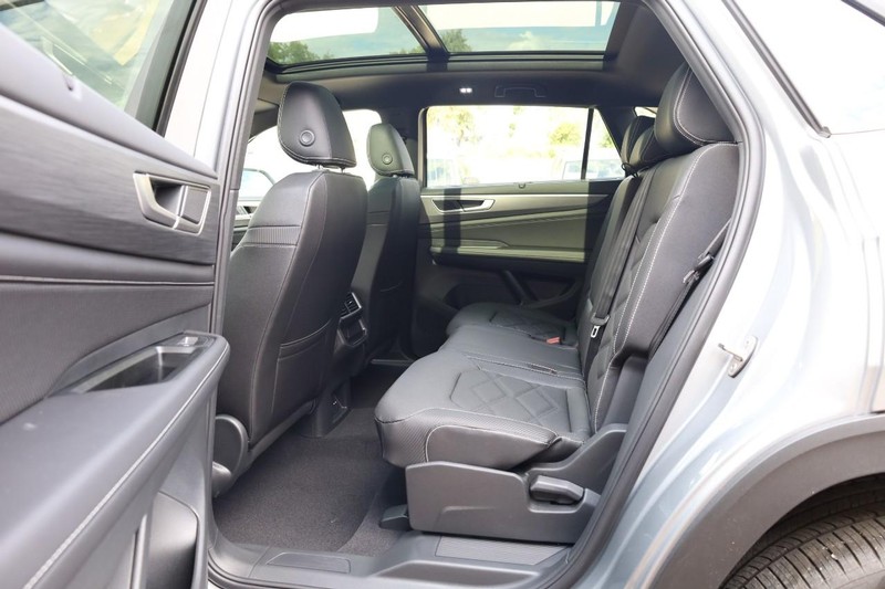 Volkswagen Atlas Cross Sport Vehicle Image 22