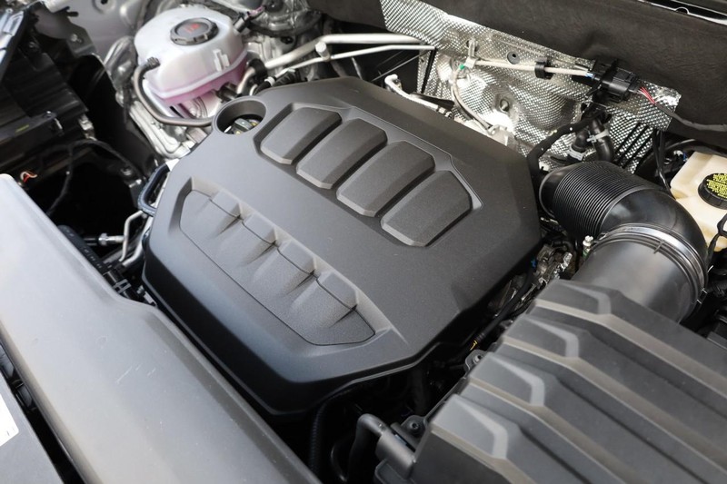 Volkswagen Atlas Cross Sport Vehicle Image 28