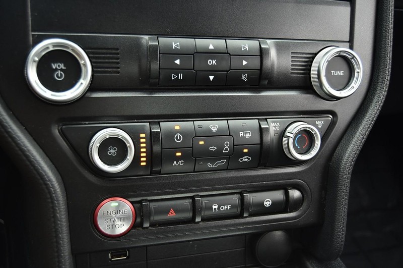 Ford Mustang Vehicle Image 15