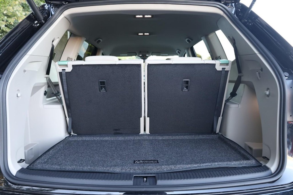 Volkswagen Atlas Vehicle Full-screen Gallery Image 7