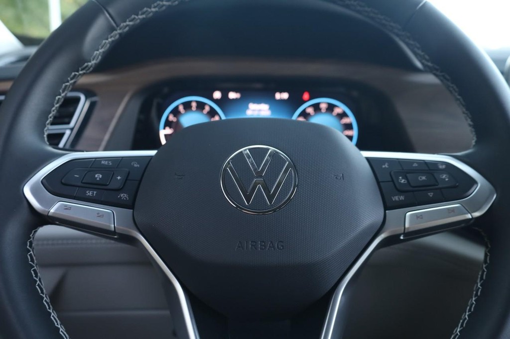 Volkswagen Atlas Vehicle Full-screen Gallery Image 11