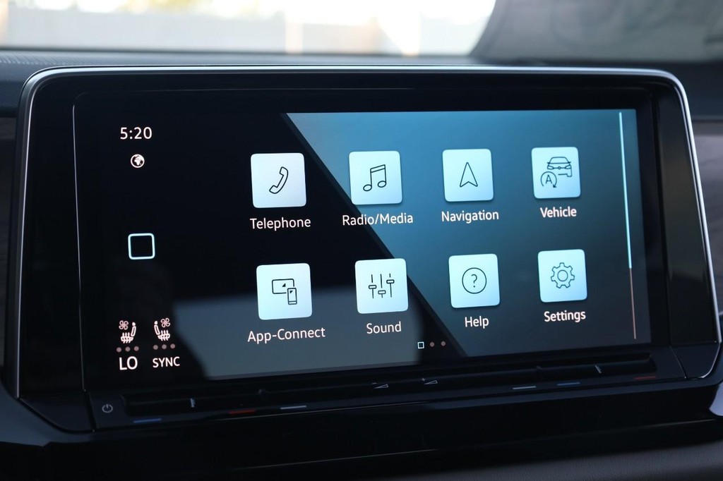 Volkswagen Atlas Vehicle Full-screen Gallery Image 13