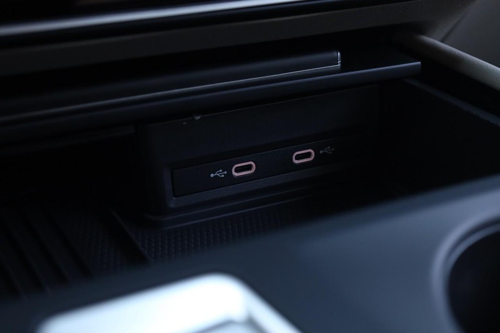 Volkswagen Atlas Vehicle Full-screen Gallery Image 15