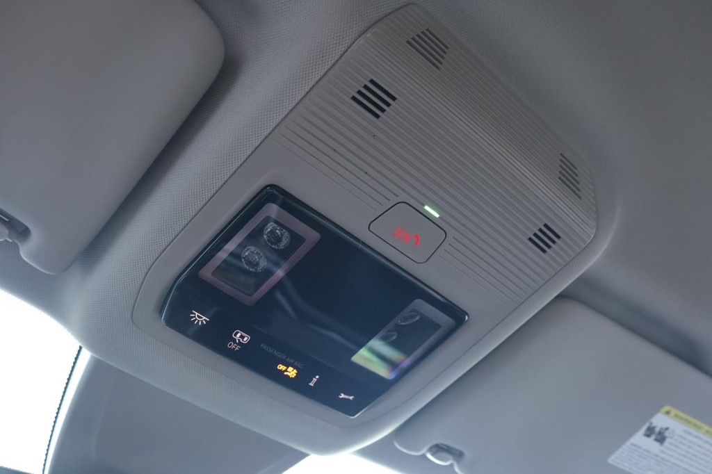 Volkswagen Atlas Vehicle Full-screen Gallery Image 17