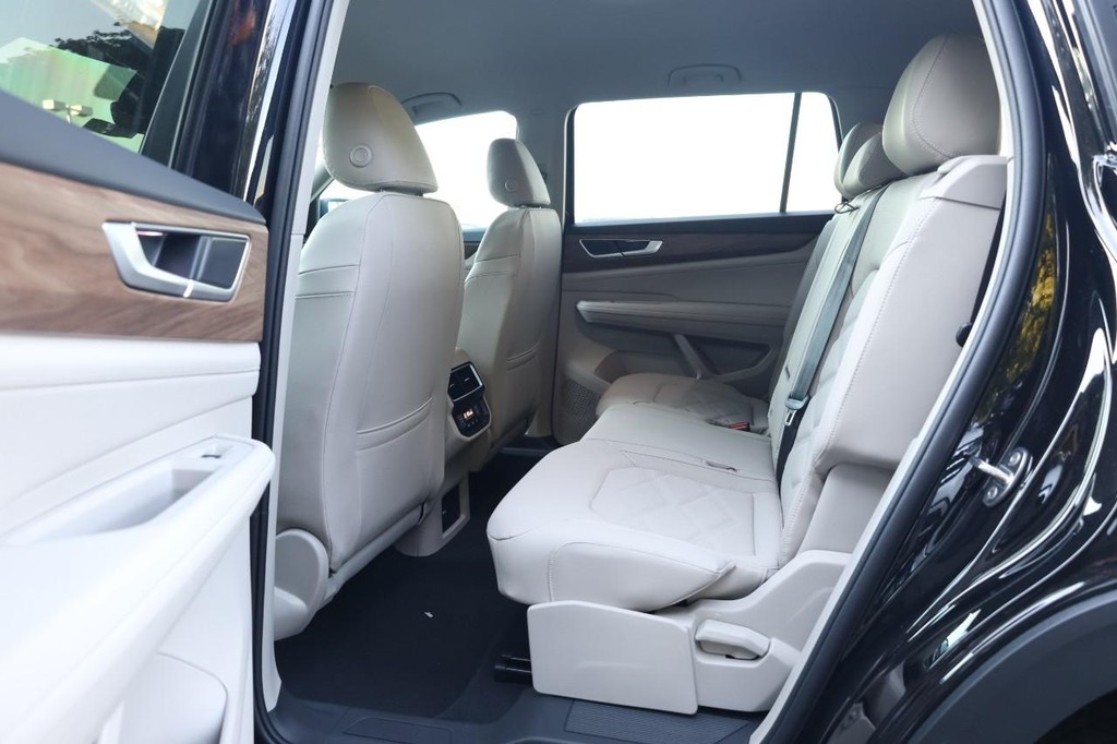 Volkswagen Atlas Vehicle Full-screen Gallery Image 21