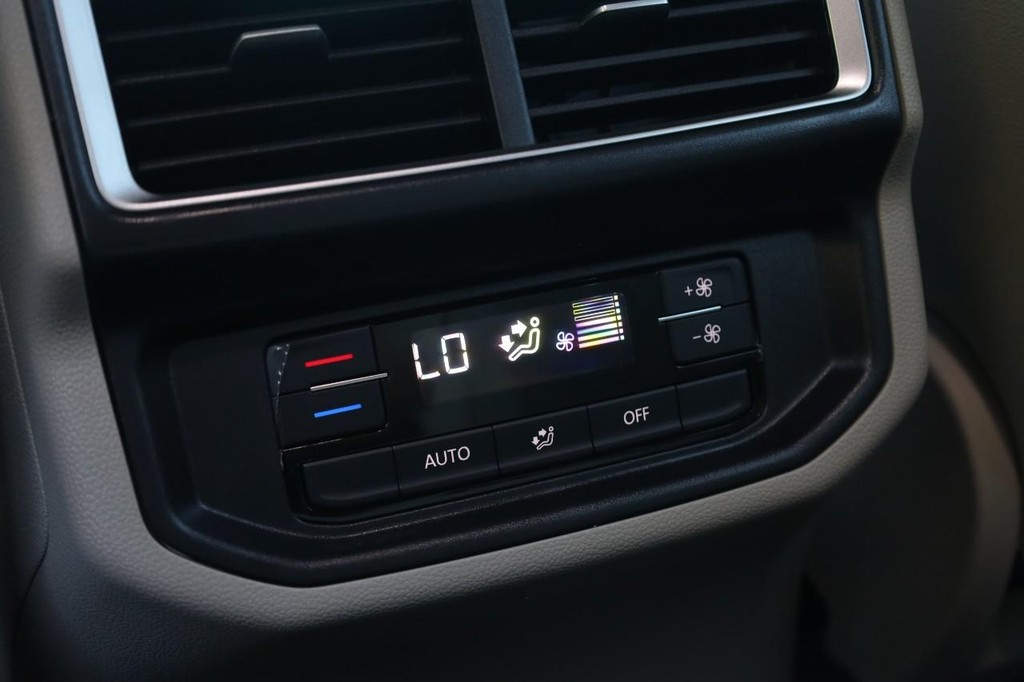 Volkswagen Atlas Vehicle Full-screen Gallery Image 22