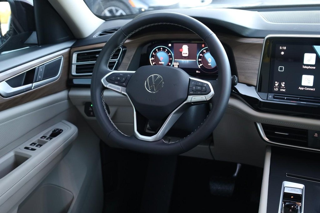Volkswagen Atlas Vehicle Full-screen Gallery Image 24