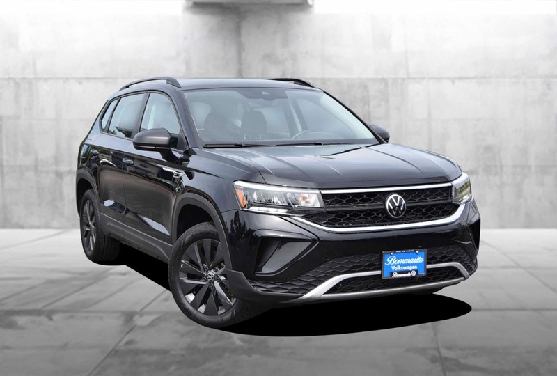 Volkswagen Taos Vehicle Image 02