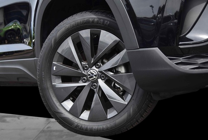 Volkswagen Taos Vehicle Image 03