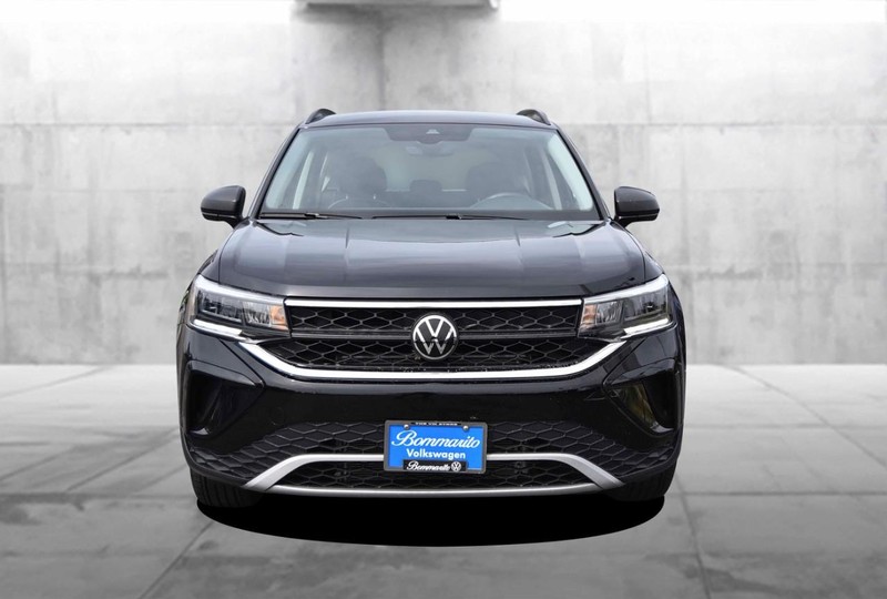 Volkswagen Taos Vehicle Image 04