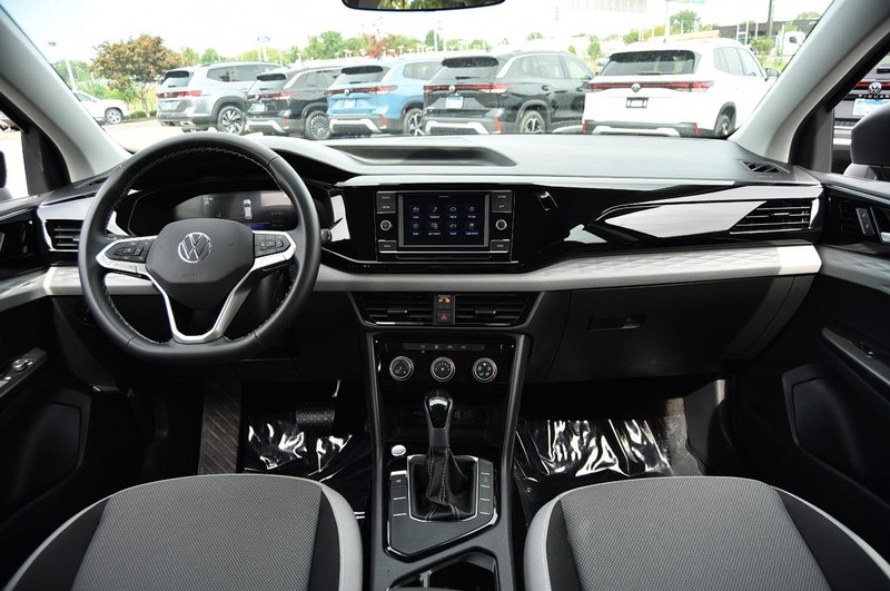 Volkswagen Taos Vehicle Image 07