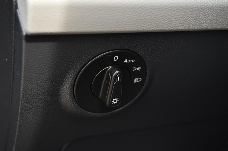 Volkswagen Taos Vehicle Image 11