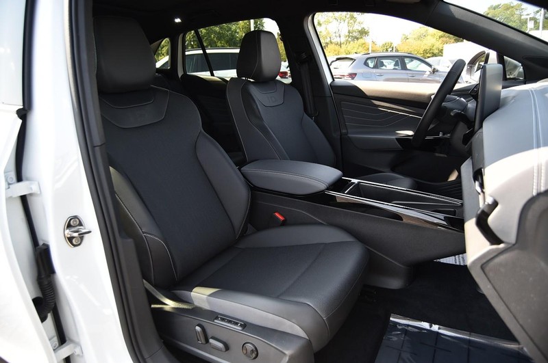 Volkswagen ID.4 Vehicle Full-screen Gallery Image 21